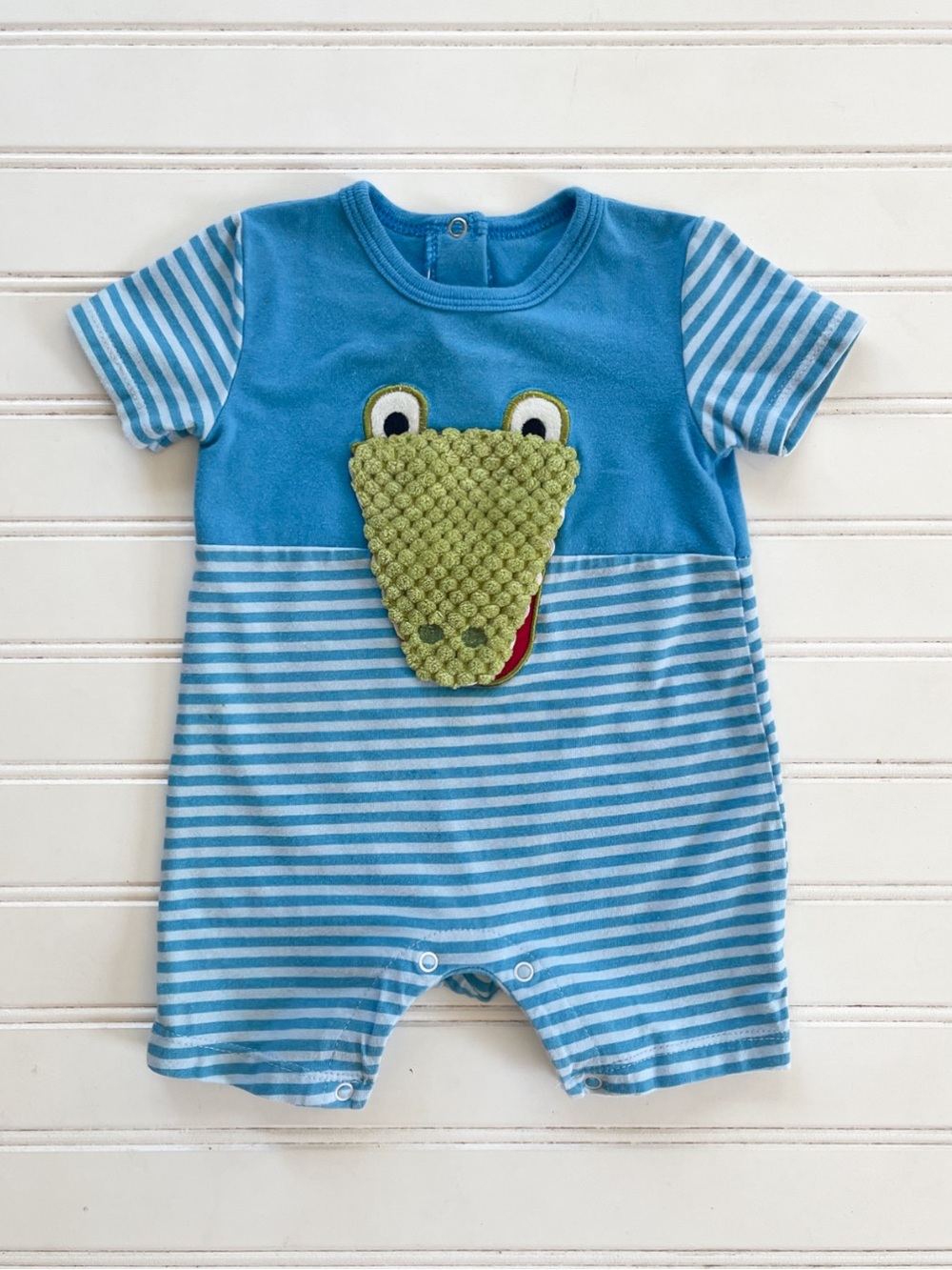 EUC Colorblock Textured 3D Alligator Appliqué Romper w/ Opening Mouth Detail